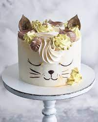 Or enjoy one cake with your cat! Schones Pastell Hohe Runde In Pastellfarben Mit Katze Thema Cat Cake Celebration Dekoriert Cat Cake Cake Animal Cakes
