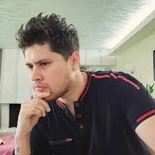 Elaina James's Instagram, Twitter & Facebook