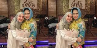 Hetty koes endang ~ mencintaimu written by bebi romeo music by didiek sss album: Bagai Anak Sendiri Hetty Koes Endang Sebut Lesti Tak Bicarakan Honor Nyanyi Di Pernikahan Putrinya Diadona Id