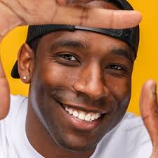 Robyn Mcdonnell (@Robynarianag)