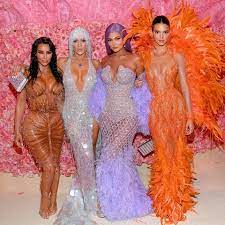 Stubborn, dominant and intolerant to bullshìt. Modetrends News Kylie Jenners Kleid Riss Kurz Vor Met Gala Gala De