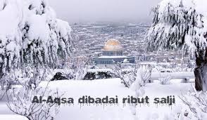 Jauh sebelum ka'bah, masjidil aqsa merupakan kiblat pertama umat islam saat melakukan ibadah sholat. Al Aqsa Dibadai Ribut Salji Pak Din