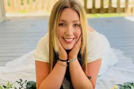 Texas Teen Suffering Miscarriage Dies Days After Baby Shower Due to  Abortion Ban as Mom Begs Doctors to 'Do Something'