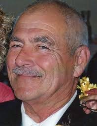 Lisa Petz's Instagram, Twitter & Facebook