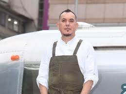 主持人： 李四端 來賓：【國際影帝】 黃秋生 本集菜色： 圍村老廣式盆菜 麥片避風塘炒蟹 楊枝甘露凍【若需使用畫面請來信告知得同意，並請於. Ydp66li1pcbwrm