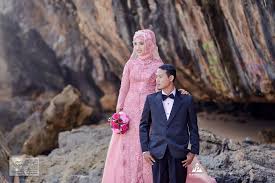 Ada beberapa aturan dan batasan dalam mengarahkan gaya untuk foto prewedding berjilbab berikut beberapa foto prewedding berjilbab. 58 Foto Prewedding Berhijab Di Pantai Energyofakad
