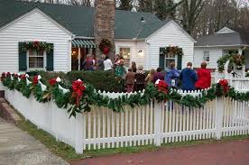 Decorating Mailboxes Fences And Porches For Christmas Outdoor Christmas Outdoor Christmas Decorations Christmas Porch