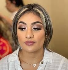 The secret to hiding textured skin is to mattify the face completely with  setting powder and add a subtle glow with highlighter. My all time favorite  highlighter is @maccosmetics soft and gentle.