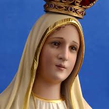 Si ella te tiene de su mano, no caerás; si te protege, nada tendrás que  temer; no te fatigarás sí es tu guía; llegarás felizmente al puerto si Ella  te ampara. #heraldosdelevangelio #