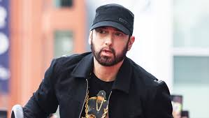 Second picture is proof i got in and third is the reality shot once i saw some type of fish in there that looked. Eminem S Daughter Hailie Jade Rocks Bandeau Top In Lollapalooza Photos Hollywood Life Bollywood Trendy