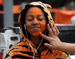 Thousands turn out for University of the Pacific's Homecoming Parade