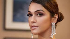 When Isha Koppikar revealed she was dropped out of a movie for refusing to  meet Bollywood actor alone