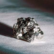 I have learned and discovered that it is best to have a clear goal when manifesting. These 10 Crystals Will Help Raise Your Money Vibes
