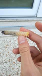 This is enough to make the filter conform to a slight cone shape. 10 Ways That Weed Is Rolled Across The World Friendly Aussie Buds