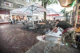 Das sei eine vorsichtsmaßnahme, weil die notstromversorgung und die restliche normalversorgung durch das unwetter bedroht sind und ganz auszufallen drohen, hieß es um kurz nach mitternacht. Bilder Unwetter Setzt Leverkusen Unter Wasser Kolner Stadt Anzeiger