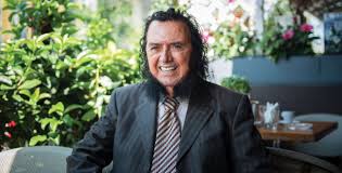 Η μοναδική χροιά, η εξαιρετική τεχνική, το μαγικό τίμπρο της φωνής του και τα μεγάλα τραγούδια που απέδωσε τον έχουν χρίσει ως έναν από τους σημαντικότερους. O Stamaths Kokotas Dihgeitai Tis Istories Toy Athens Voice