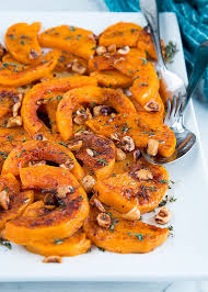 Roasted Butternut Squash With Hazelnut Brown Butter Sauce And Thyme Rezept Kurbisrezepte Rezepte Butternut Kurbis Rezept