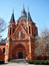 Václava stojí na náměstí na místě původního barokního kostela z poloviny 18. Postorna Kostel Mapio Net