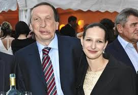 Syn exprezidenta václava klause stál přes 15 let v čele gymnázia a základní školy porg. Klaus Mladsi Je Poctvrte Tatinkem Druha Manzelka Porodila Dceru Idnes Cz