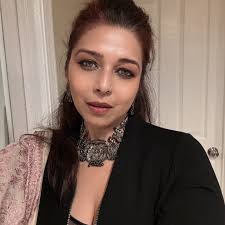 Life lately… You & Me …but in between recordings, music releases, gigs,  travel, 🎤💫 grateful…I'm just thankful to be alive to be doing it. 🙏❤️  #simantineeroy #youandme #ᴘʜᴏᴛᴏᴅᴜᴍᴘ #whichonetochoose #GratefulHeart  #weddingemcee #giglife