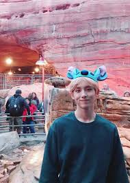 Winwin In Disneyland Nct127 Nct La Winwin Nct Winwin Nct 127 Nct