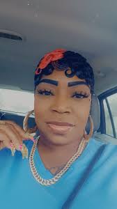 GOldee From Chicago but Lives in Nebraska talk to Me 🤗