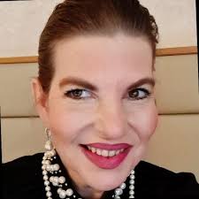 Kim Deatherage's Instagram, Twitter & Facebook