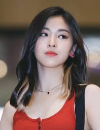 Debido a su ascendencia mixta, somi a menudo fue intimidada cuando era niña. Itzy S Shin Ryujin And Han So Korean News And Updates Facebook