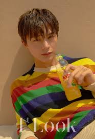 눈부심주의 뜨거운 태양 아래 청량미 가득한 #육성재 를 포착했어요. 맑은 하늘, 푸른 나무와 함께 선 #육잘또. 퍼스트룩 178호에서  얼굴이 열일한 화보와 솔직한 인터뷰까지 확인하세요. 📝Kang Misun, Lee Yeonwoo 📷Park Hyungoo  ​💃Goo Donghyun