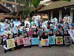 Sekolah vokasional atau kolej vokasional merupakan sekolah ataupun kolej yang menawarkan latihan kemahiran berbanding tawaran akademik. Program Seni Reka Official Kolej Vokasional Ert Setapak Facebook