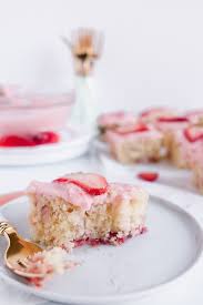Meet My Latest Dessert Crush Vegan Strawberry Lemonade Cake It Is The Perfect Summer Dess In 2020 Strawberry Lemonade Cake Strawberry Lemonade Summer Dessert Recipes