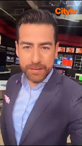 Con lágrimas, Patrick Farah, padre del tenista colombiano Robert Farah,  celebra la clasificación de la dupla Cabal-Farah a la final del Abierto de  Australia. La entrevista completa esta noche en #TuMundoHoy, 9:00