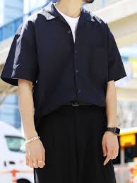 シャツをタックインしても 肩を抜いてきても tシャツは楽で勿論良いですが 羽織る シャツ tシャツ タックイン