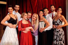 Τη μέρα της κηδείας του πατέρα μου, το βράδυ παίζαμε στο θέατρο και ήταν πάρα πολύ δύσκολη στιγμή. To Show To Neo Mioyzikal Me Thn Elnta Panopoyloy Ston Akadhmo Frapress