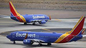 Southwest pilot suffers medical emergency on flight, off-duty pilot helps  land plane - ABC7 New York