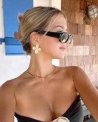 Natalie Waldron's Instagram, Twitter & Facebook