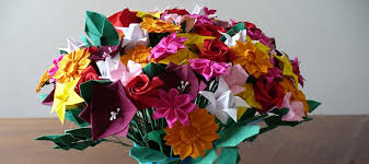 Placez vos serviettes en losange pour procéder au pliage. Origami Facile Faire Des Fleurs En Papier
