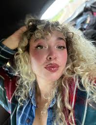 HUNNY🍯 (@lizhunnysings) • Instagram photos and videos