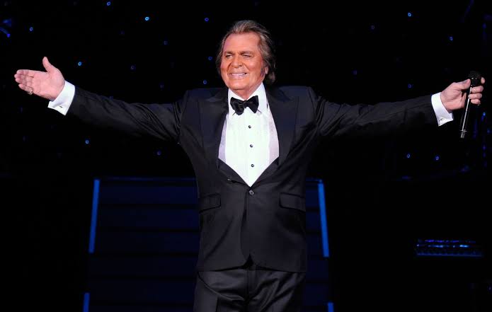 Engelbert Humperdinck eyes becoming Glastonbury's oldest ever performer at 87