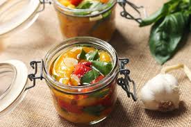 Peperoni Sott Olio La Ricetta Per Prepararli In Casa Ricetta Nel 2020 Peperoni Ricette Ricette Facili