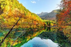 Este faimos pentru lacurile si cascadele care il formeaza. Cele Mai Frumoase VÄƒi Din Jurul Lumii Care VÄƒ Vor LÄƒsa SÄƒ Respire Cele Mai Bune Locuri De