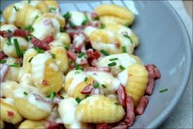 Gnocchis A Poeler Et Sauce St Nectaire Et Bacon Happy Papilles Recette Recettes De Cuisine Recette Gnocchi Gnocchis