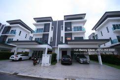 Spacious outdoor area for gathering with family members or friends. Midas Properties Find Malaysia Commercial Office Factory Warehouse