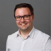 Albert Illes's Instagram, Twitter & Facebook