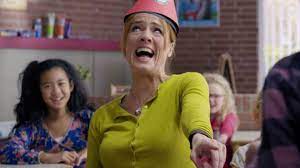 Directeur anton werkt niet meer op basisschool 'de klimop'. Luizenmoeder Film Is Toch In Juni Al In De Bioscoop Te Zien Moviemeter Nl
