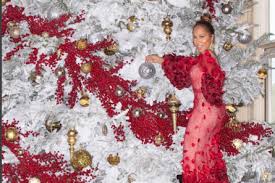 Steve harvey's christmas decorations have a lot in common with another tv personality's famous holiday installation. We Re Convinced The Harveys Had The Most Glamorous Holiday Celebration Marjorie Harvey Harvey S Glamour