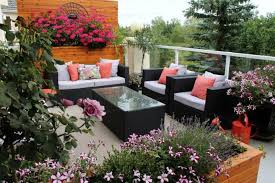 Sichtschutz Fur Terrasse Und Balkon Draussen Versteckt Sitzen Terrassengestaltung Aussengestaltung Terrasse