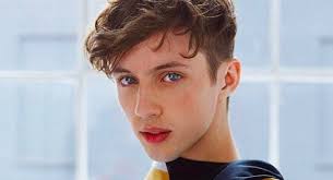 I know this cant be normal but hair for guys is so boring and blah. Is It Gay If I M A Guy And Attracted To Feminine Guys Quora