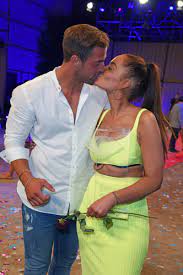 Janine pink und tobi wegener haben sich vertragen und umarmen sich im großen finale. Trennung Bei Janine Pink Und Ihrem Tobi