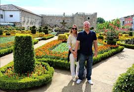 Jardim De Santa Barbara E Um Dos Jardins Mais Bonitos De Braga O Fato De Ficar No Centro Da Cidade E Inter Em 2020 Portugal Cidades Viagem Internacional Viagens